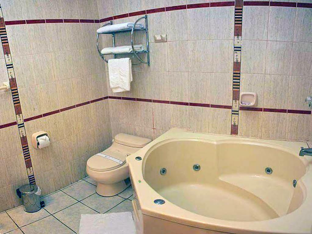 איקיטוס Hotel & Suites La Posada De Lobo מראה חיצוני תמונה
